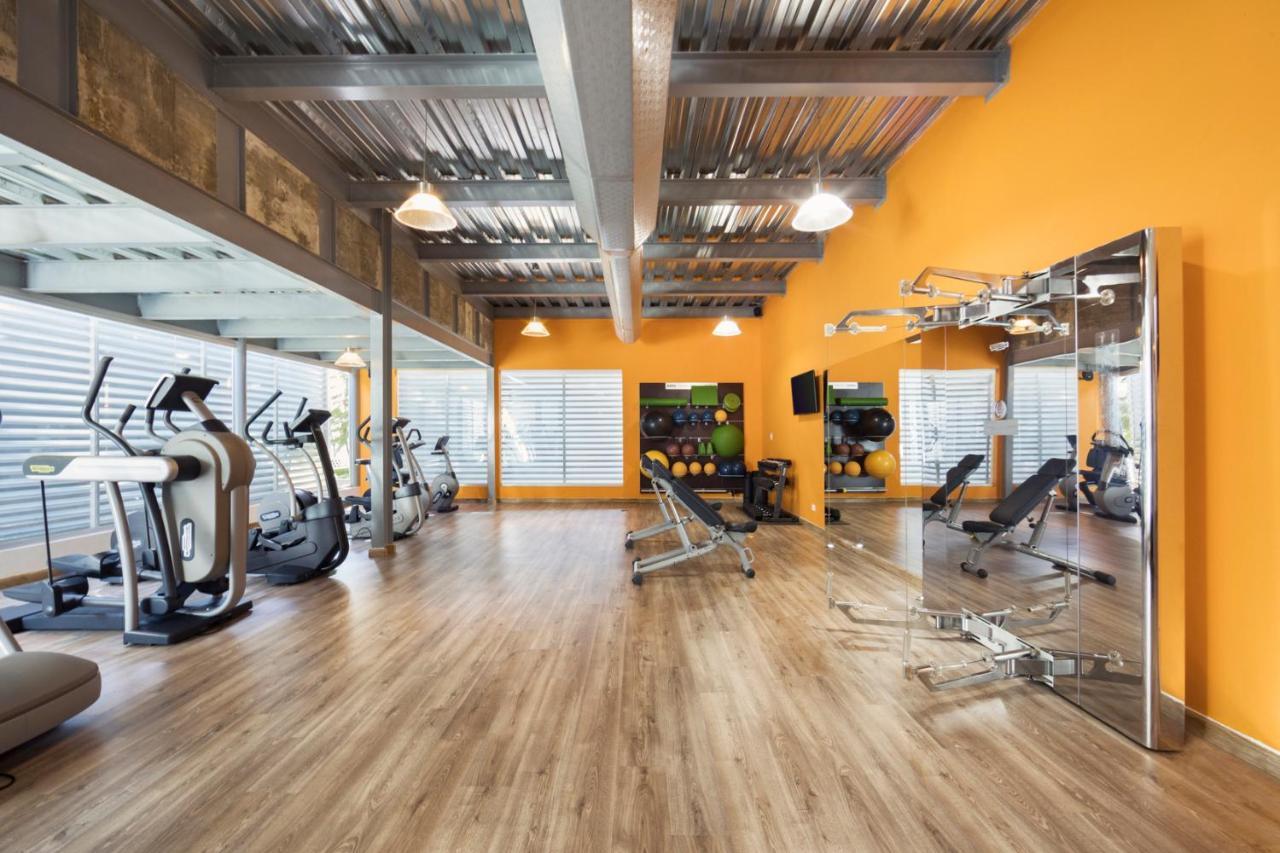 El Embajador, A Royal Hideaway Hotel Santo Domingo Bagian luar foto The gym at the 2012 Olympic Village