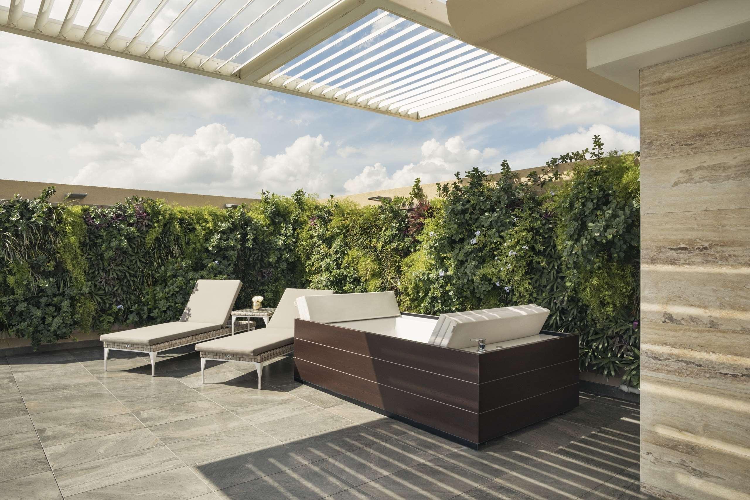 El Embajador, A Royal Hideaway Hotel Santo Domingo Bagian luar foto A rooftop spa