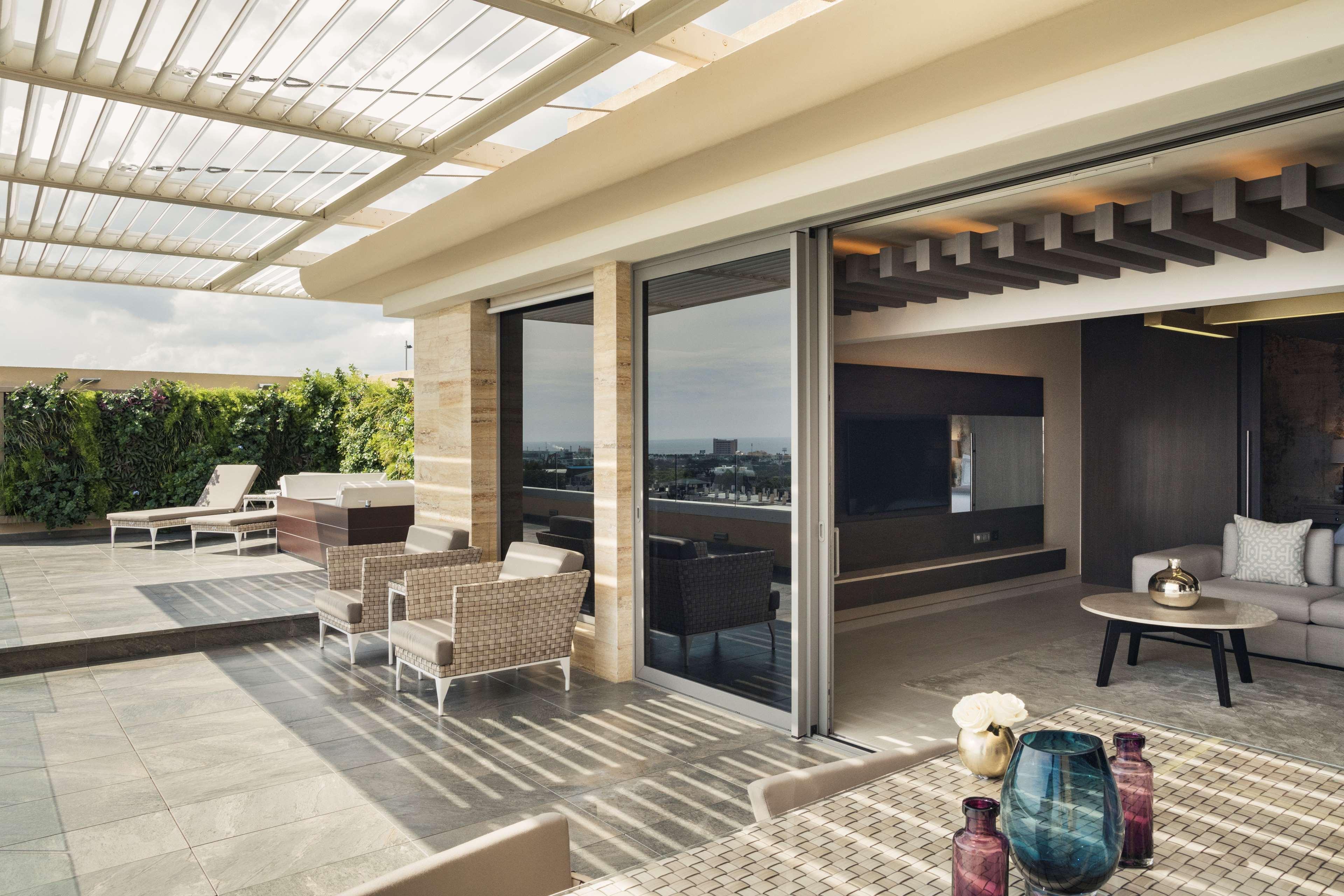 El Embajador, A Royal Hideaway Hotel Santo Domingo Bagian luar foto A sliding door