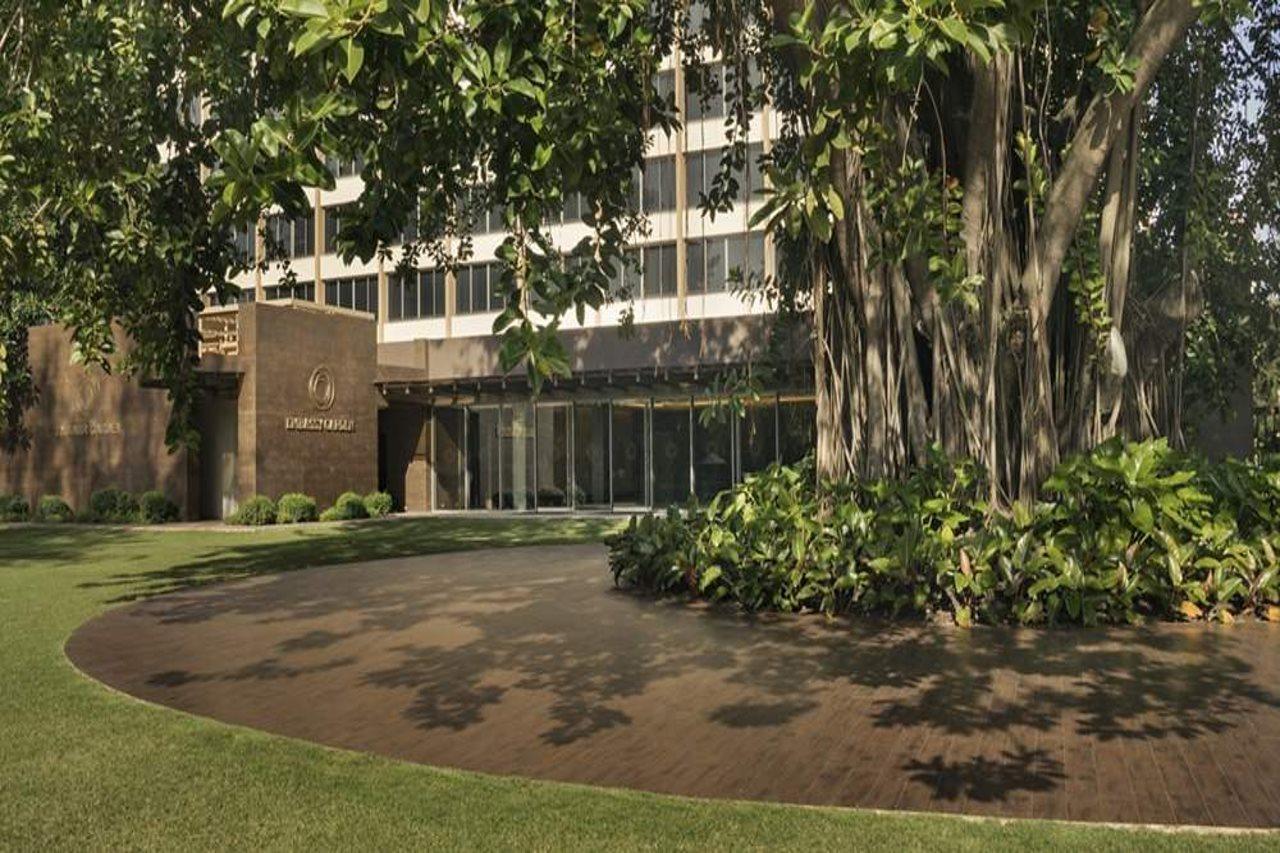 El Embajador, A Royal Hideaway Hotel Santo Domingo Bagian luar foto The main entrance of the Royal College of Psychiatrists