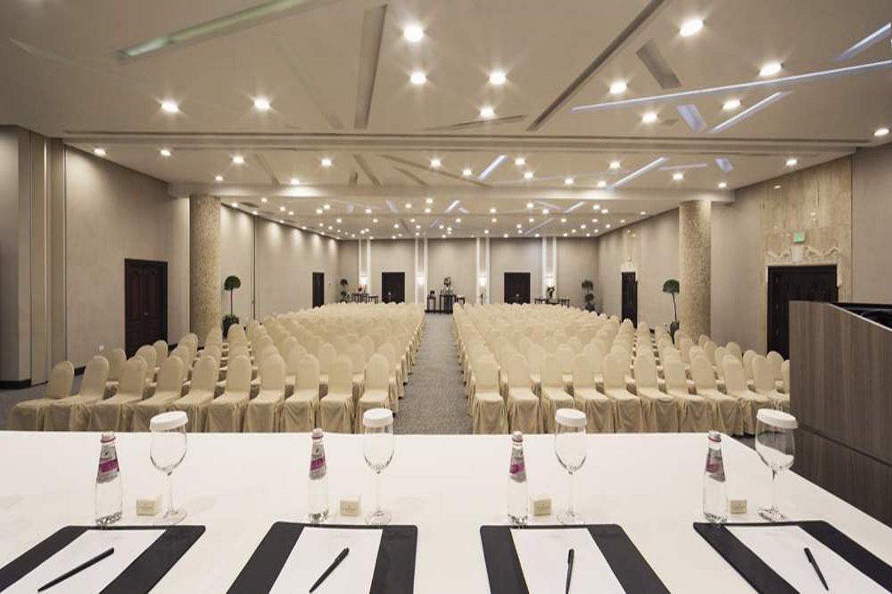 El Embajador, A Royal Hideaway Hotel Santo Domingo Bagian luar foto The ballroom